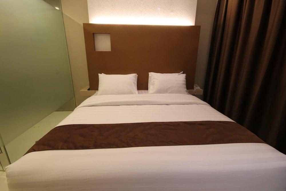 Os Hotel Airport Batam Exterior photo