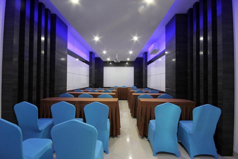 Os Hotel Airport Batam Exterior photo