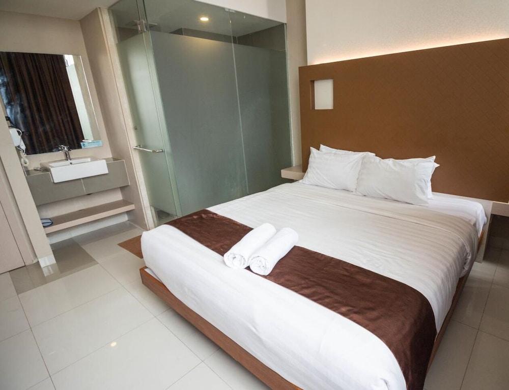 Os Hotel Airport Batam Exterior photo
