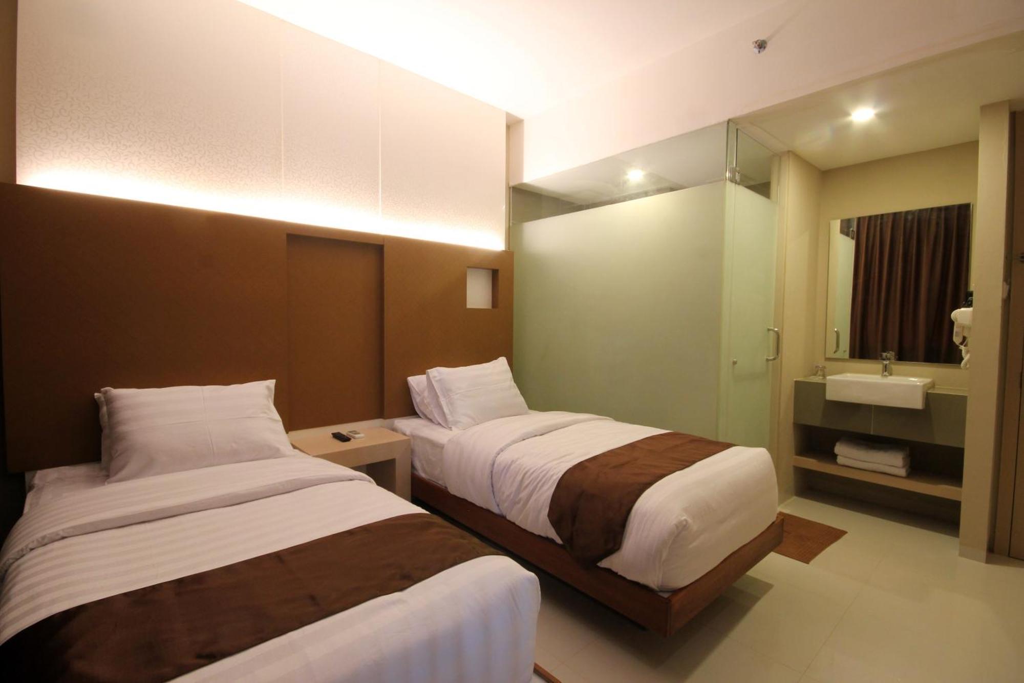 Os Hotel Airport Batam Exterior photo